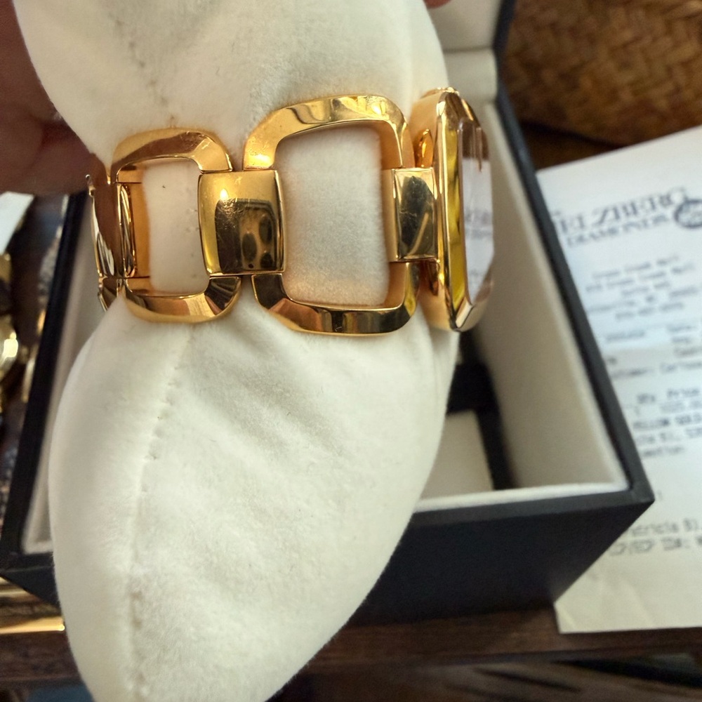 Gucci Women's Gold 125.4 Square open link Watch - Picture 7 of 14